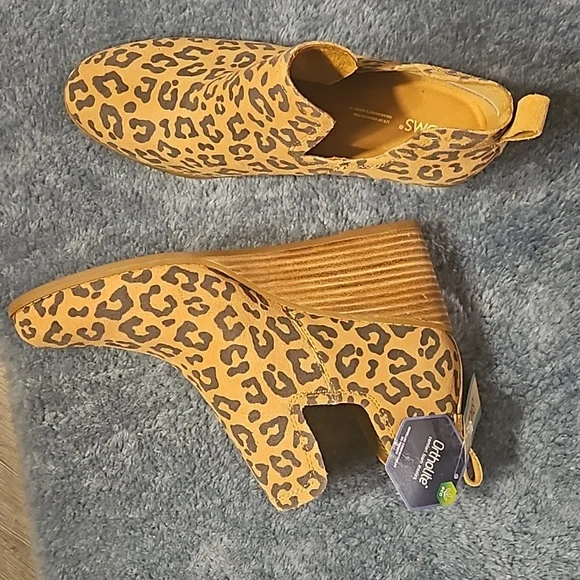Brand new Tom's leopard booties - Picture 2 of 4